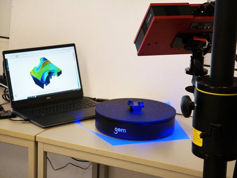 Streifenprojektion mit ATOS-3D-Scanner für komplexe Messaufgaben an Kunststoffformteil